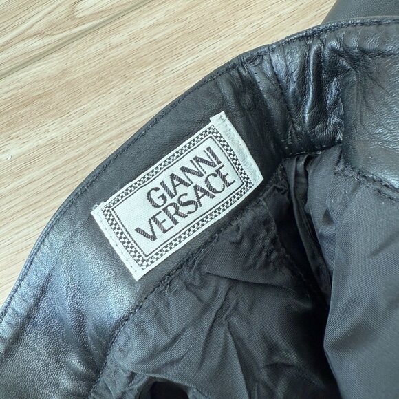 GIANNI VERSACE 1992 vintage black leather gold buckle bondage skirt s&M - Picture 7 of 7